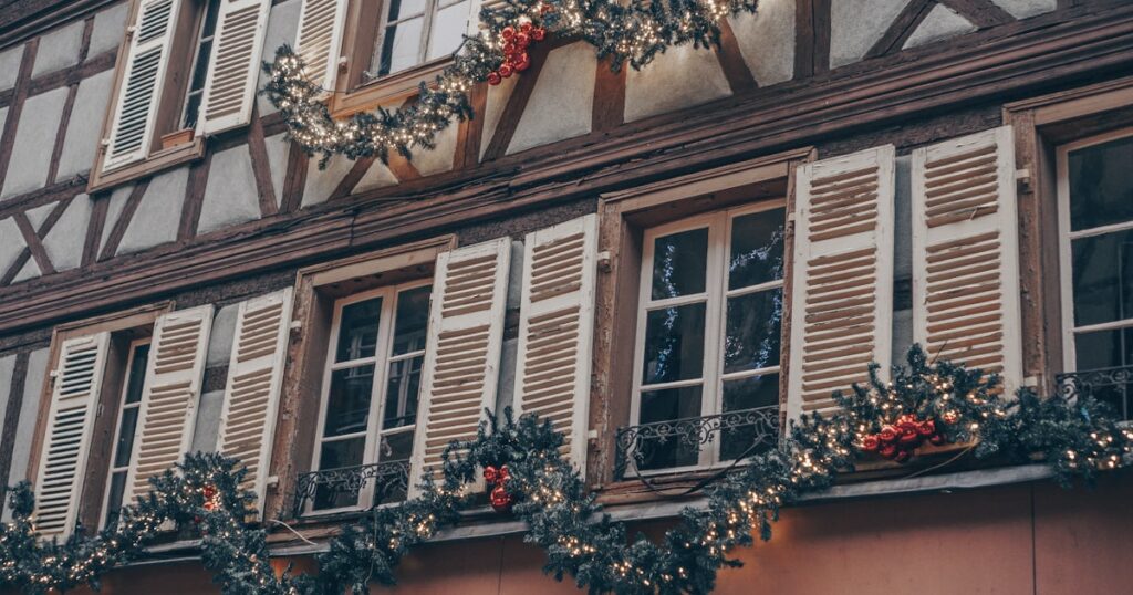 Alsace en décembre : marchés de Noël enchantés avec lumières et traditions festives