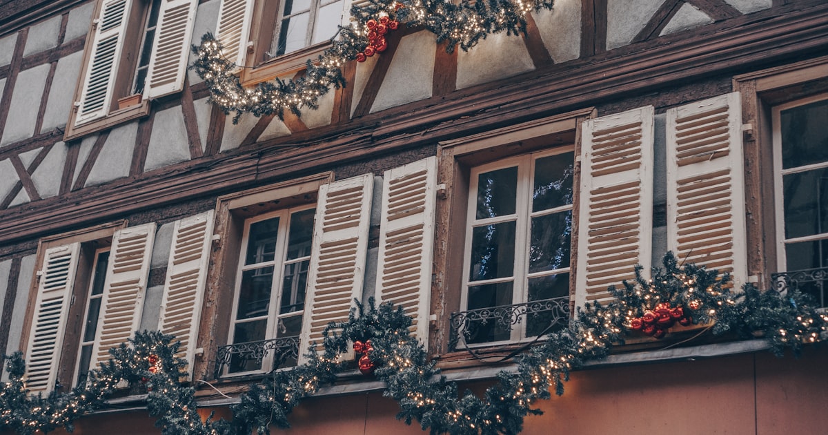 Alsace en décembre : marchés de Noël enchantés avec lumières et traditions festives