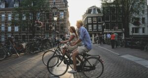 Amsterdam à vélo : guide complet de la ville pour cyclistes