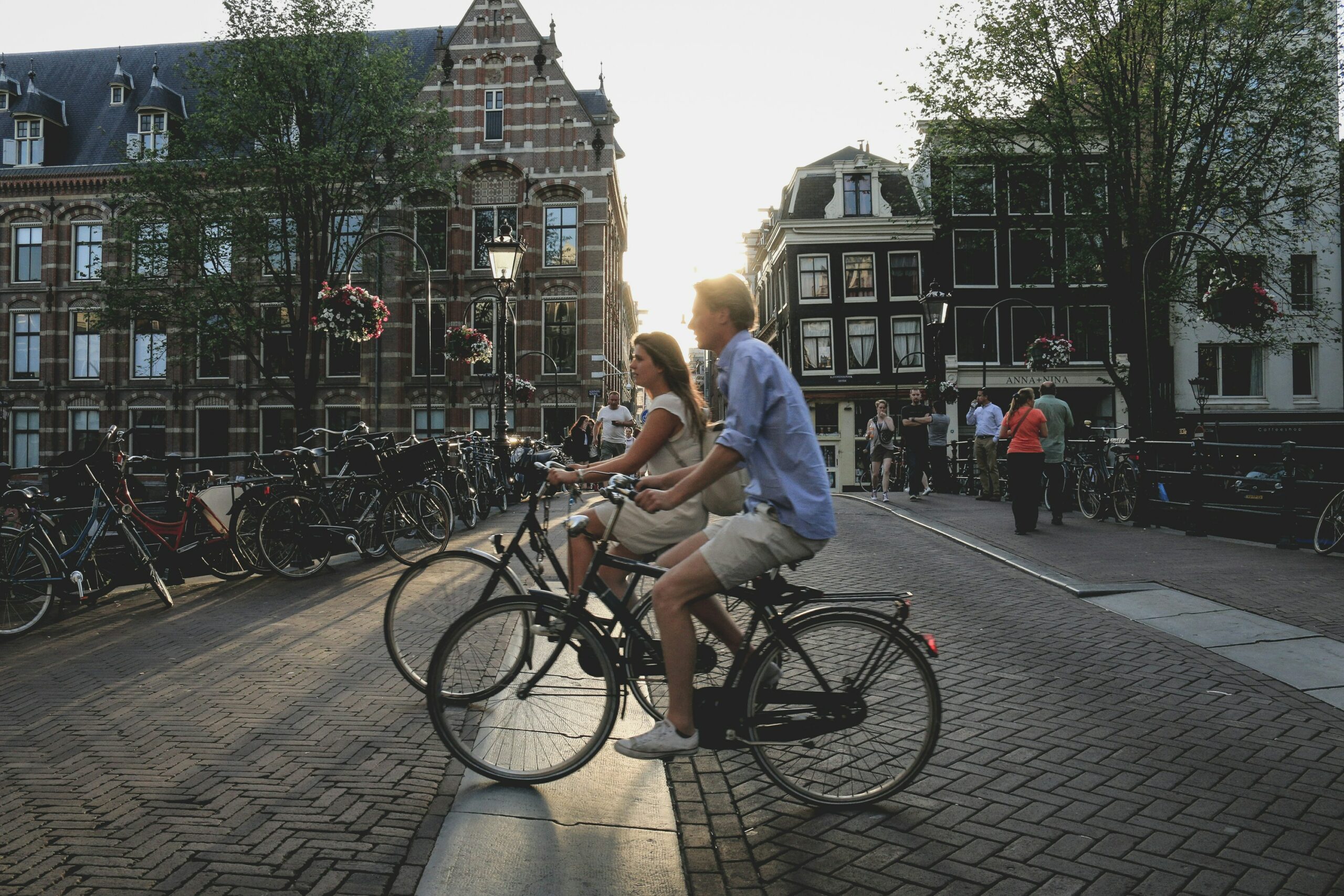 Amsterdam à vélo : guide complet de la ville pour cyclistes