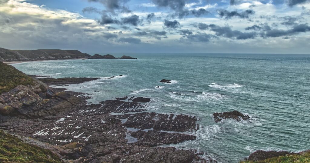 Bretagne côté mer : GR34 et crêperies authentiques à découvrir