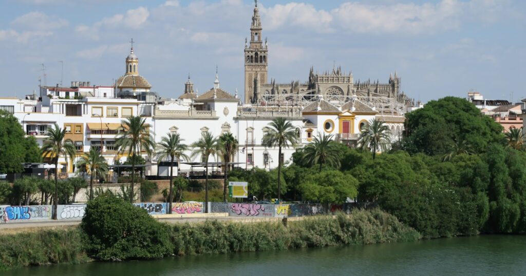 Séville au printemps : tapas, feria et flamenco, ambiance festive et colorée