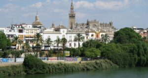 Séville au printemps : tapas, feria et flamenco, ambiance festive et colorée
