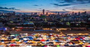 Street food Bangkok : guide des meilleurs marchés nocturnes animés