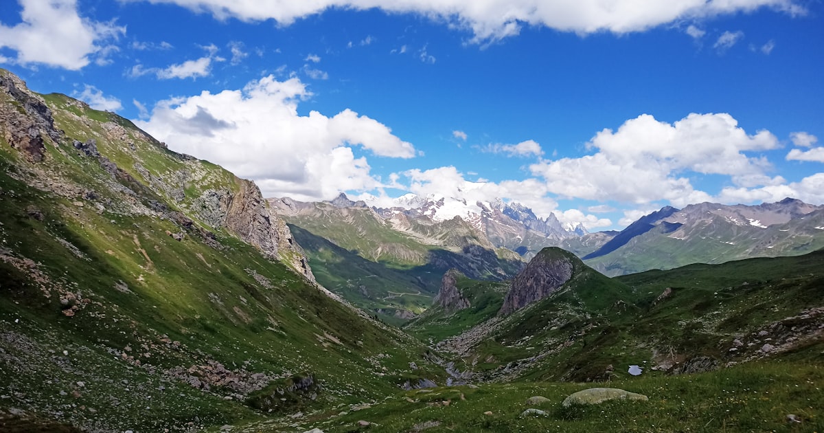 Tour du Mont-Blanc en 10 jours : étapes et préparation détaillée pour randonneurs