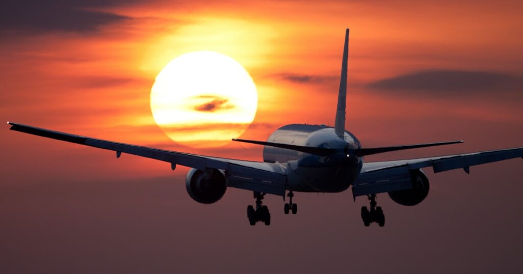 Vols annulés perturbent les vacances d'été 2026, billets plus chers